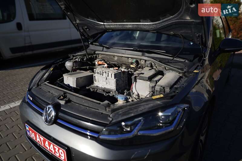 Хетчбек Volkswagen e-Golf 2018 в Житомирі
