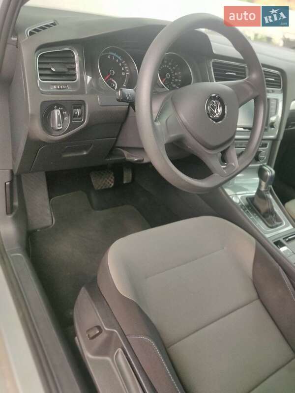 Хэтчбек Volkswagen e-Golf 2015 в Киеве