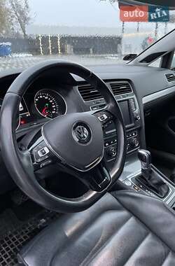 Хэтчбек Volkswagen e-Golf 2014 в 