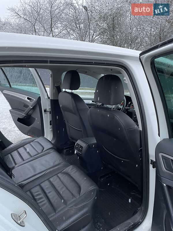 Хетчбек Volkswagen e-Golf 2014 в Ужгороді