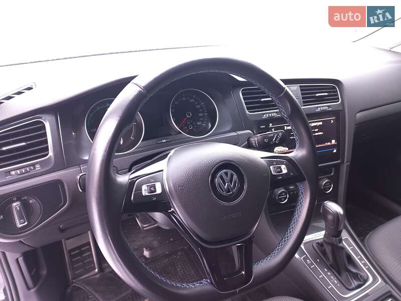 Хэтчбек Volkswagen e-Golf 2020 в Житомире