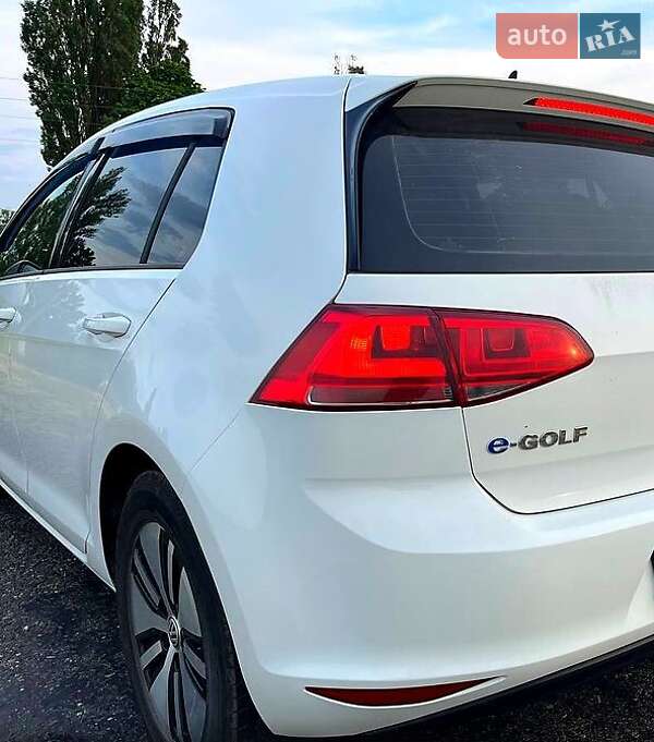 Хетчбек Volkswagen e-Golf 2015 в Івано-Франківську