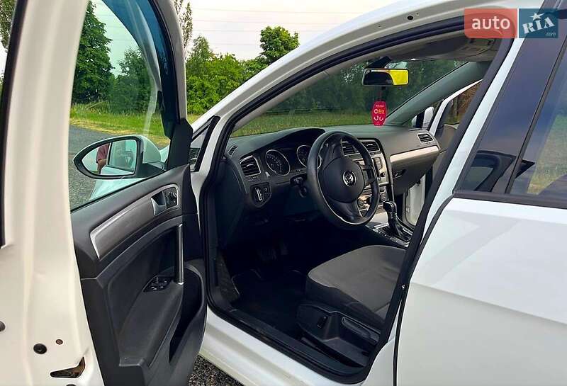 Хетчбек Volkswagen e-Golf 2015 в Івано-Франківську
