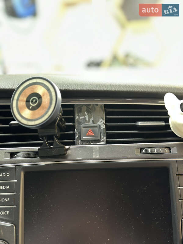 Хетчбек Volkswagen e-Golf 2015 в Києві фото 15 Хетчбек Volkswagen e-Golf 2015 в Києві