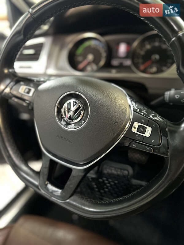 Хетчбек Volkswagen e-Golf 2015 в Києві фото 16 Хетчбек Volkswagen e-Golf 2015 в Києві