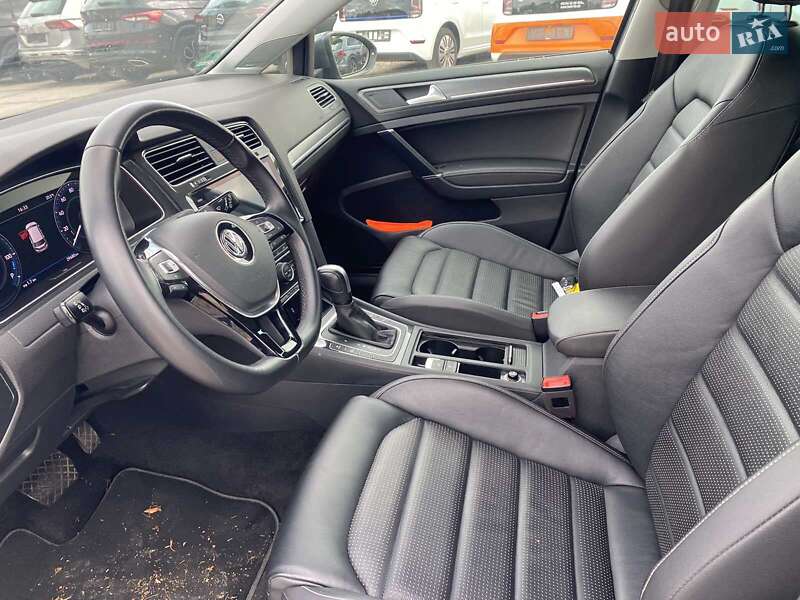 Хетчбек Volkswagen e-Golf 2019 в Ужгороді