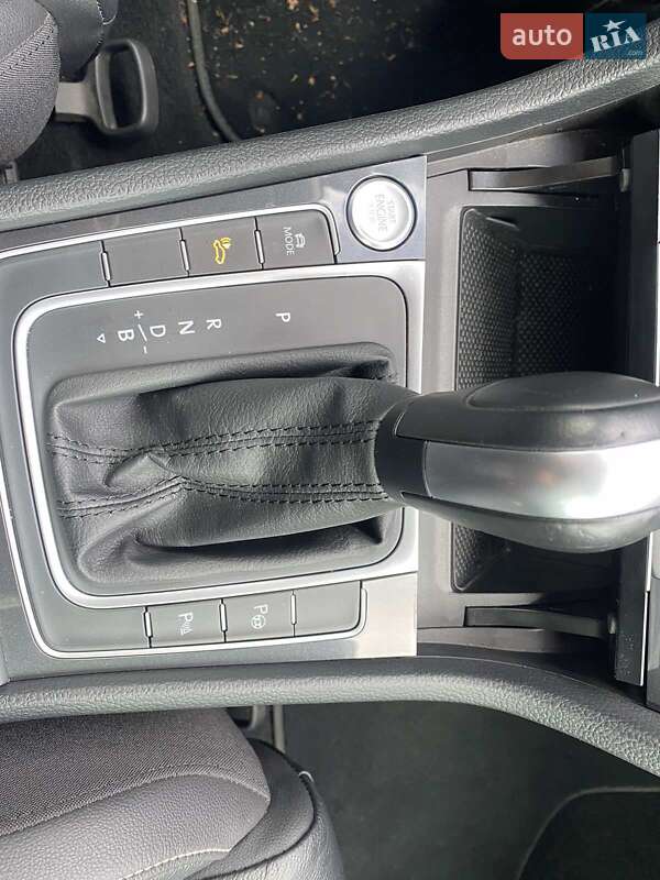 Хетчбек Volkswagen e-Golf 2019 в Ужгороді