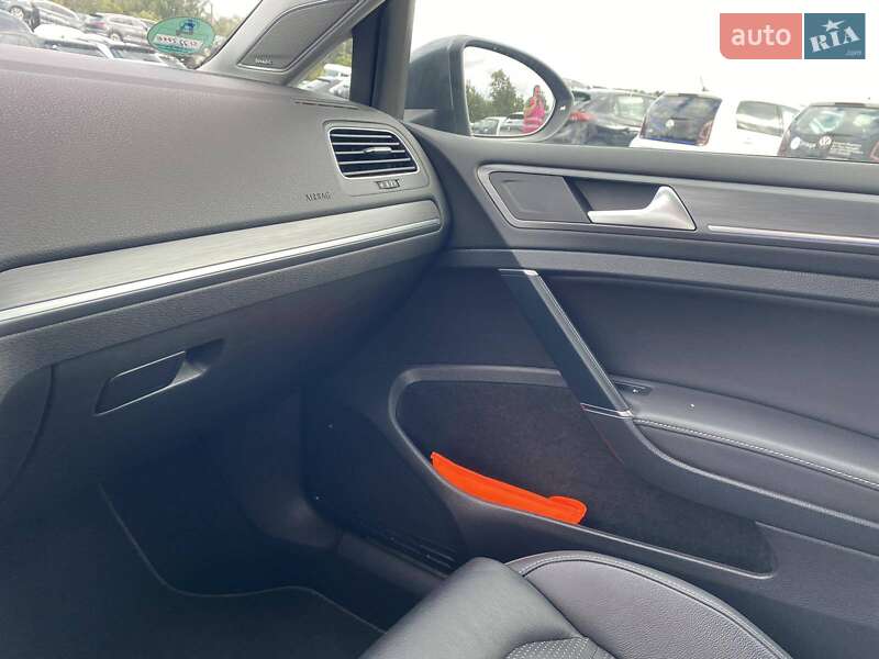 Хетчбек Volkswagen e-Golf 2019 в Ужгороді