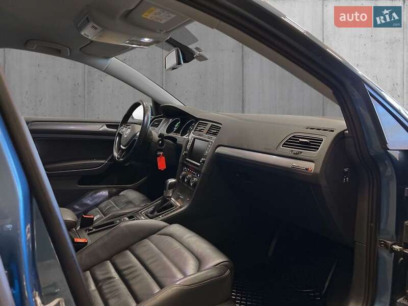 Хетчбек Volkswagen e-Golf 2015 в Львові