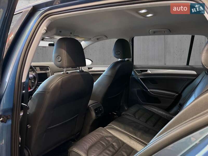 Хетчбек Volkswagen e-Golf 2015 в Львові