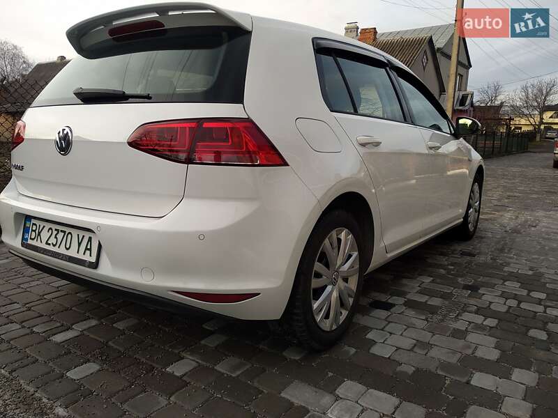 Хетчбек Volkswagen e-Golf 2015 в Рівному