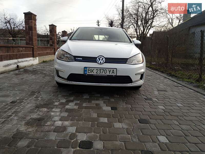 Хетчбек Volkswagen e-Golf 2015 в Рівному
