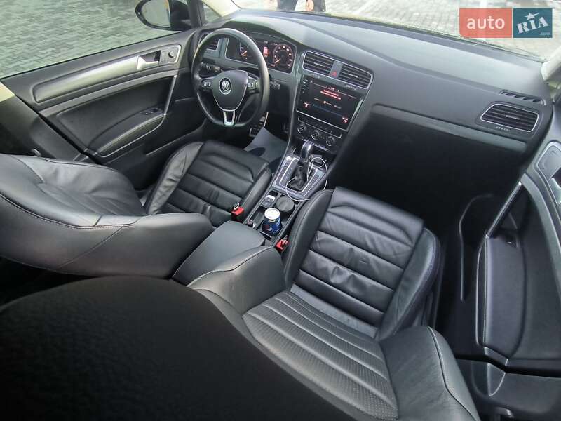 Хетчбек Volkswagen e-Golf 2018 в Києві