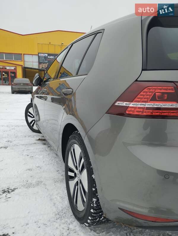 Хэтчбек Volkswagen e-Golf 2016 в Житомире