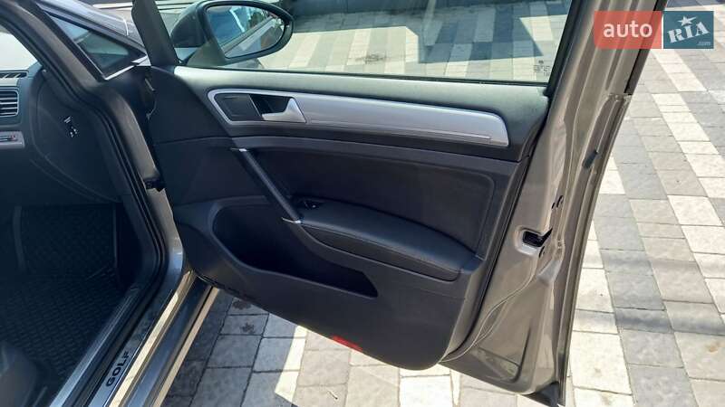 Хетчбек Volkswagen e-Golf 2016 в Львові фото 11 Хетчбек Volkswagen e-Golf 2016 в Львові