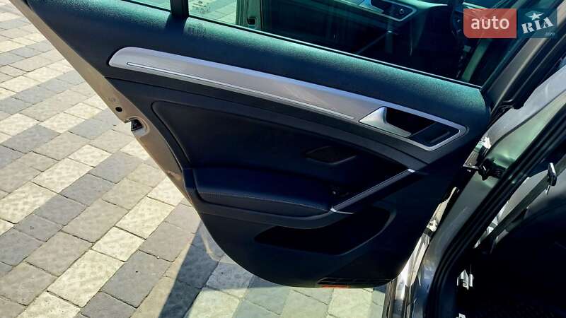 Хетчбек Volkswagen e-Golf 2016 в Львові фото 14 Хетчбек Volkswagen e-Golf 2016 в Львові