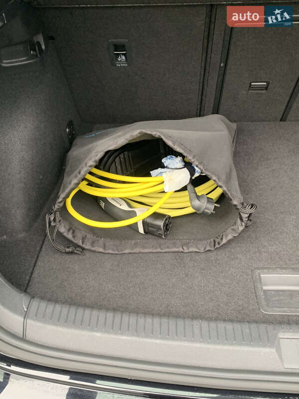 Хетчбек Volkswagen e-Golf 2020 в Києві