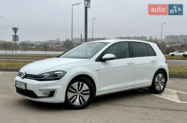 Хэтчбек Volkswagen e-Golf 2019 в 