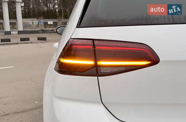 Хэтчбек Volkswagen e-Golf 2019 в 