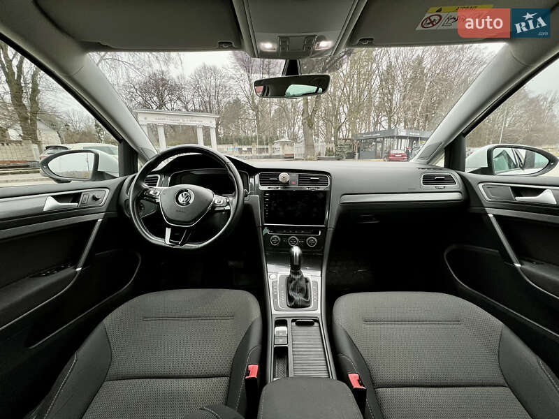 Хэтчбек Volkswagen e-Golf 2019 в Виннице