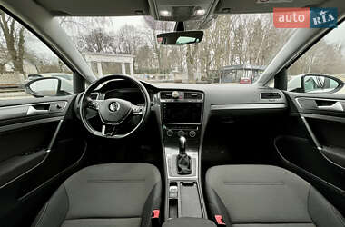 Хэтчбек Volkswagen e-Golf 2019 в 