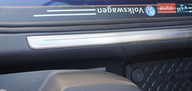 Хэтчбек Volkswagen e-Golf 2017 в Кривом Роге