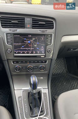 Хетчбек Volkswagen e-Golf 2015 в 