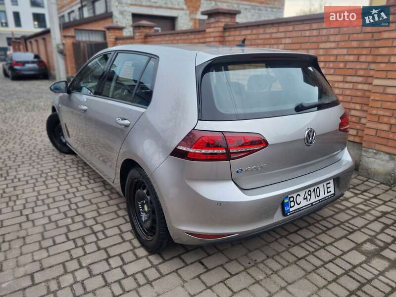 Хэтчбек Volkswagen e-Golf 2016 в Львове