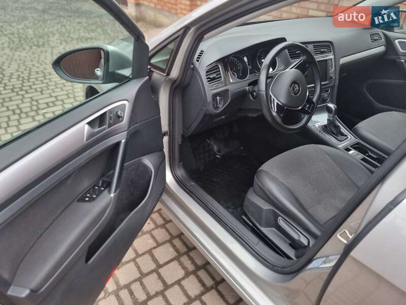 Хэтчбек Volkswagen e-Golf 2016 в Львове