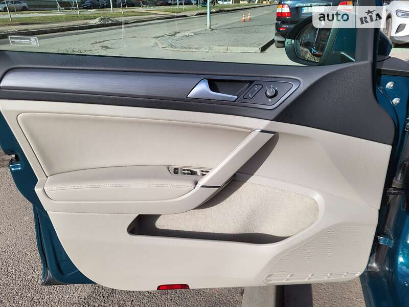 Хэтчбек Volkswagen e-Golf 2018 в Виннице