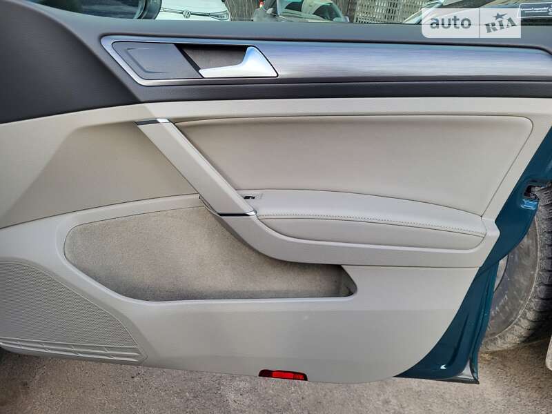 Хэтчбек Volkswagen e-Golf 2018 в Виннице