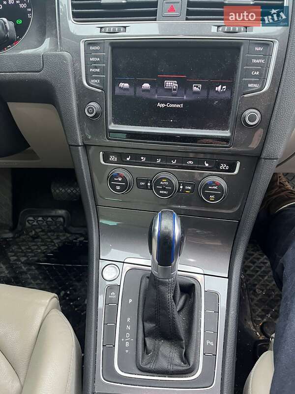 Хэтчбек Volkswagen e-Golf 2015 в Днепре