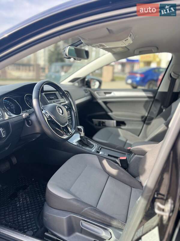 Хэтчбек Volkswagen e-Golf 2015 в Кропивницком