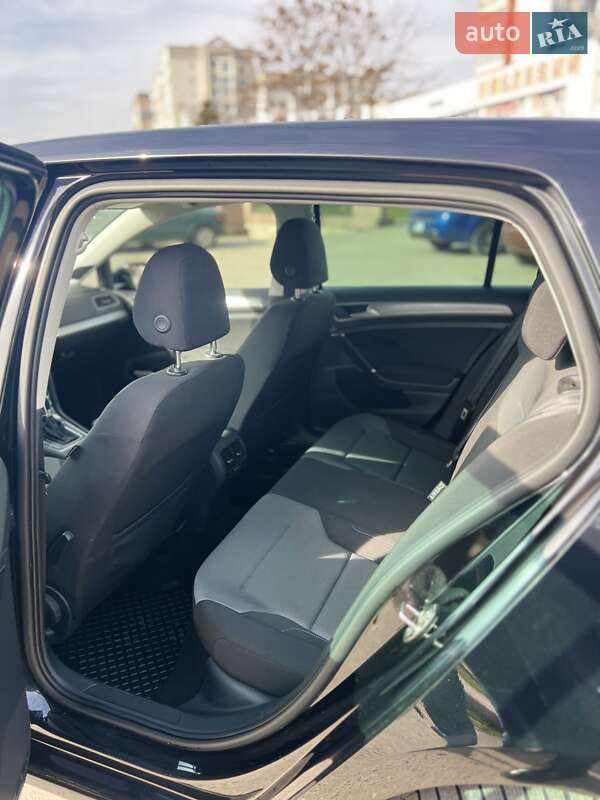 Хэтчбек Volkswagen e-Golf 2015 в Кропивницком