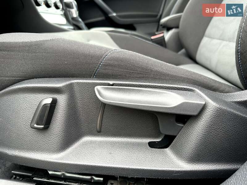 Хэтчбек Volkswagen e-Golf 2016 в Хороле фото 30 Хэтчбек Volkswagen e-Golf 2016 в Хороле