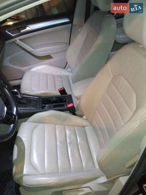 Хэтчбек Volkswagen e-Golf 2015 в Днепре