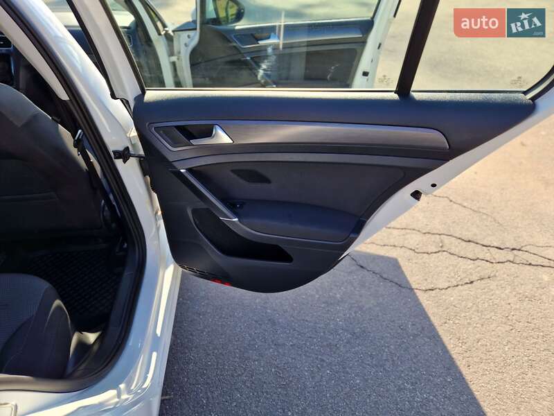 Хэтчбек Volkswagen e-Golf 2018 в Виннице фото 13 Хэтчбек Volkswagen e-Golf 2018 в Виннице