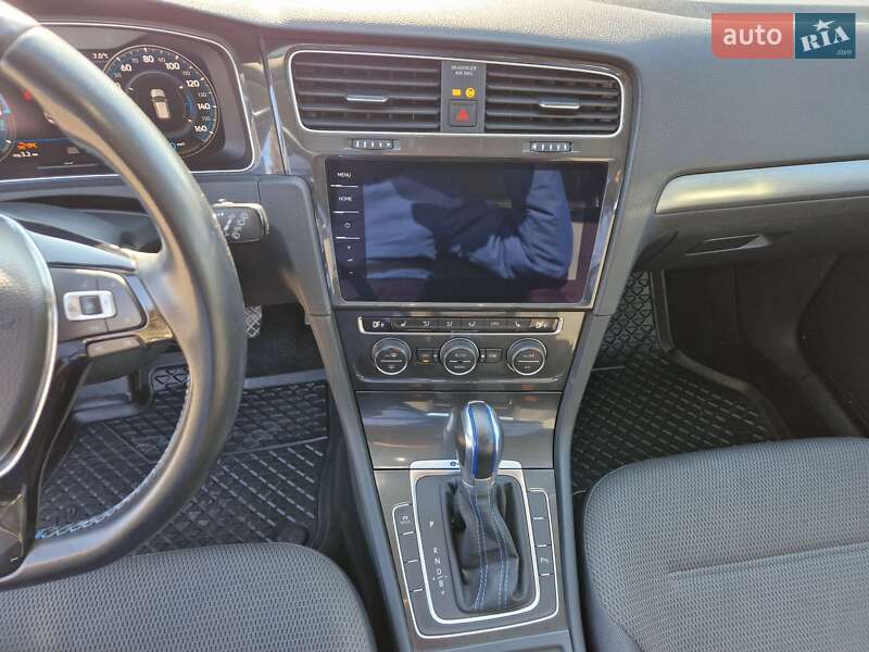 Хэтчбек Volkswagen e-Golf 2018 в Виннице фото 20 Хэтчбек Volkswagen e-Golf 2018 в Виннице