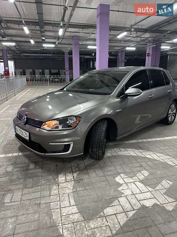 Хэтчбек Volkswagen e-Golf 2016 в Киеве