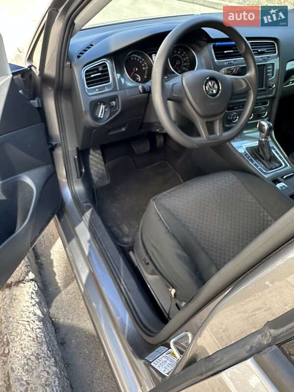 Хэтчбек Volkswagen e-Golf 2016 в Киеве