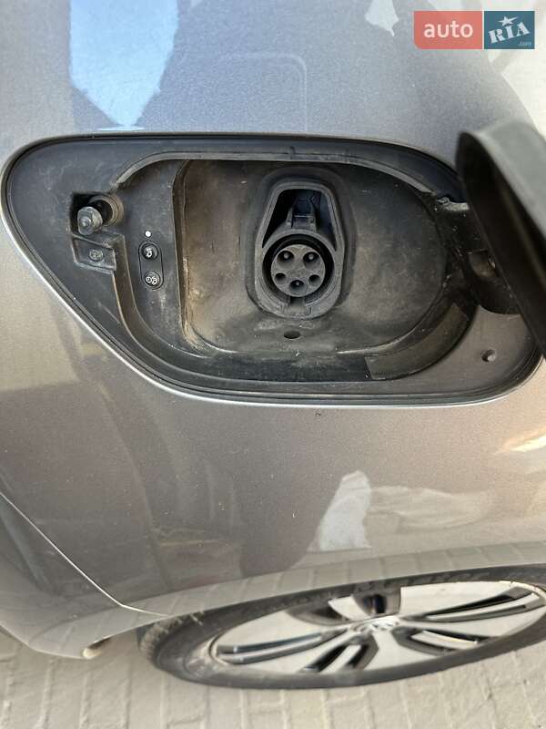 Хэтчбек Volkswagen e-Golf 2016 в Киеве