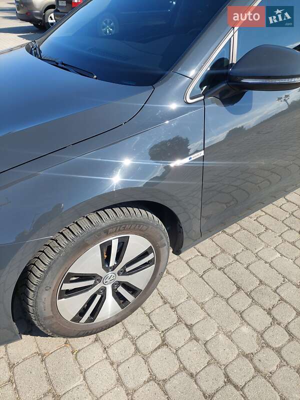 Хэтчбек Volkswagen e-Golf 2018 в Долине