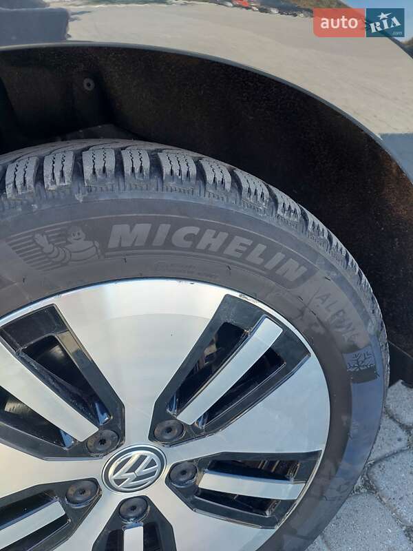 Хэтчбек Volkswagen e-Golf 2018 в Долине