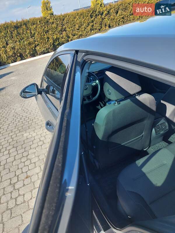 Хэтчбек Volkswagen e-Golf 2018 в Долине