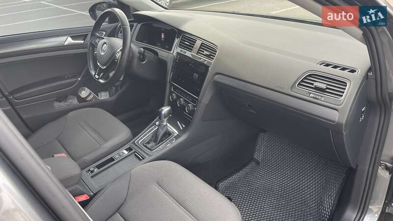 Хетчбек Volkswagen e-Golf 2018 в Сумах