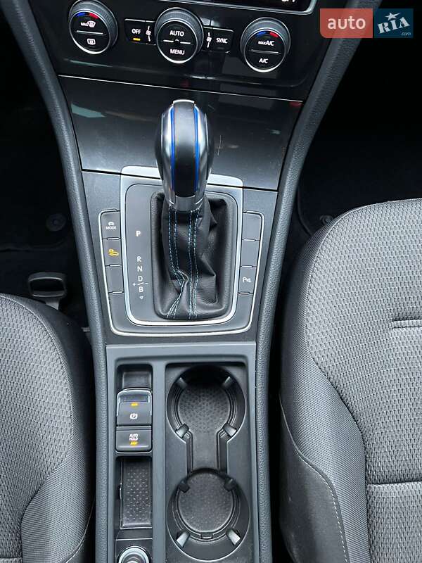 Хетчбек Volkswagen e-Golf 2018 в Києві