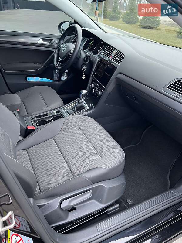 Хетчбек Volkswagen e-Golf 2018 в Києві