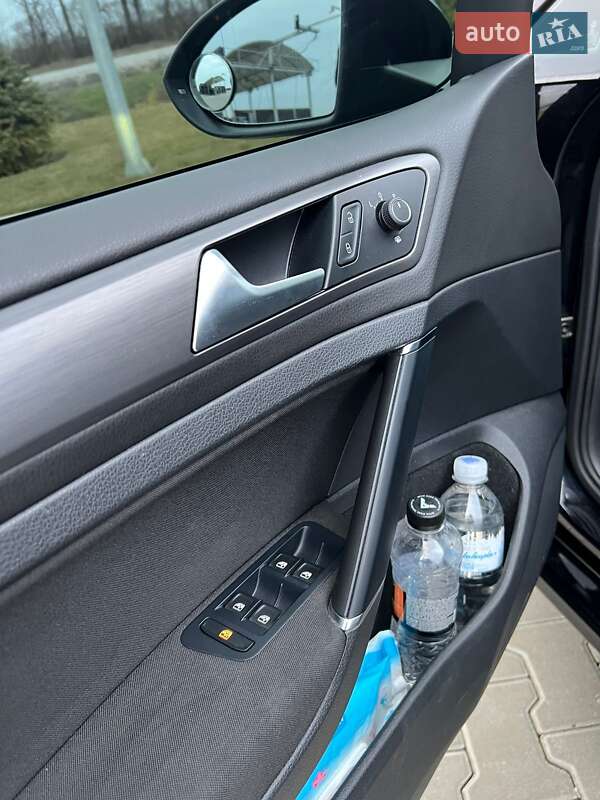 Хетчбек Volkswagen e-Golf 2018 в Києві