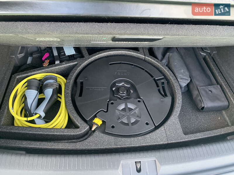 Хетчбек Volkswagen e-Golf 2015 в Одесі