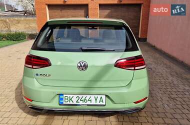 Хэтчбек Volkswagen e-Golf 2018 в 